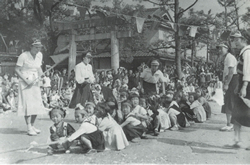 服部天神社境内で運動会